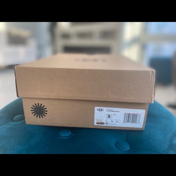 New in box Fur Chestnut UGG Boots - Girls 8T - Picture 4 of 5